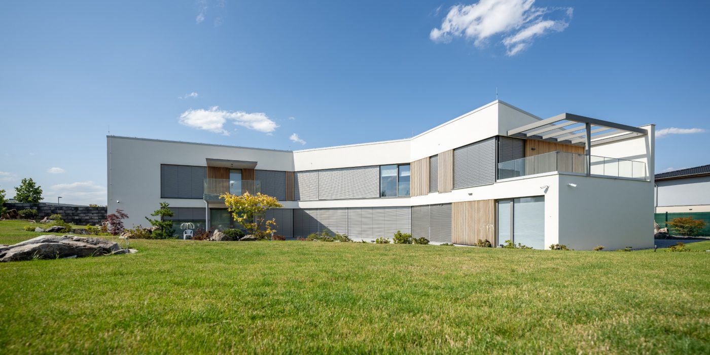 Každý dům začíná pořádnou cihlou